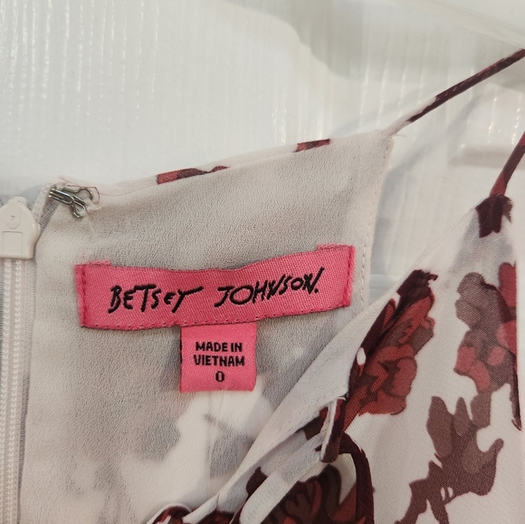 Betsey Johnson Floral High Low Dress With Red Roses On A White Dress Size 0 - Picture 8 of 14